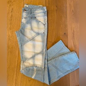 Free people low rise skinny distressed stripped jeans.